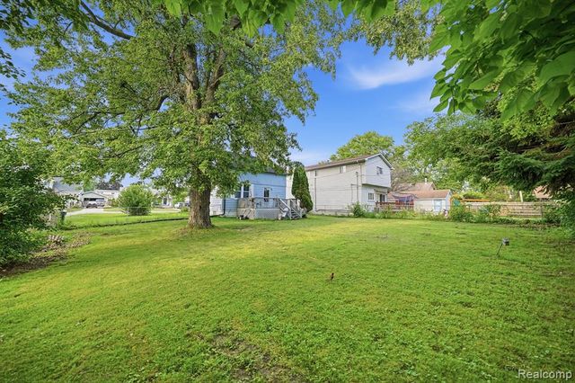 21902 Ridgeway Street, Saint Clair Shores, MI 48080