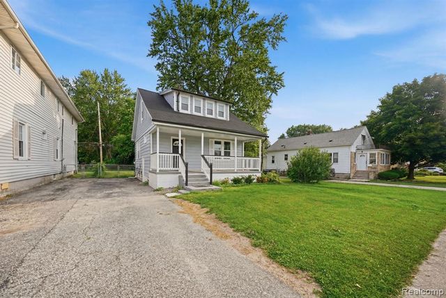 21902 Ridgeway Street, Saint Clair Shores, MI 48080