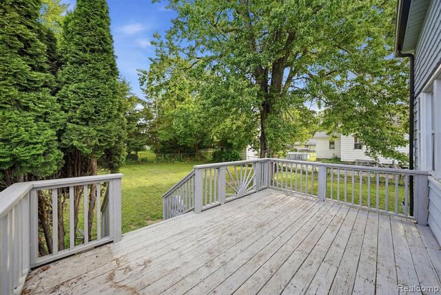 21902 Ridgeway Street, Saint Clair Shores, MI 48080