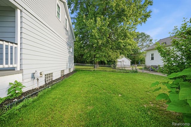 21902 Ridgeway Street, Saint Clair Shores, MI 48080