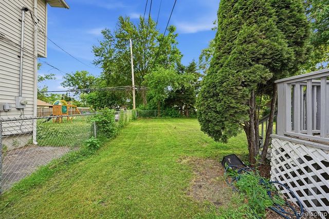 21902 Ridgeway Street, Saint Clair Shores, MI 48080