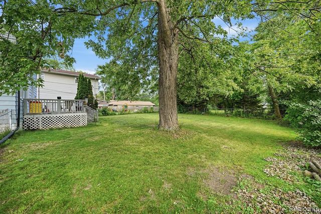 21902 Ridgeway Street, Saint Clair Shores, MI 48080