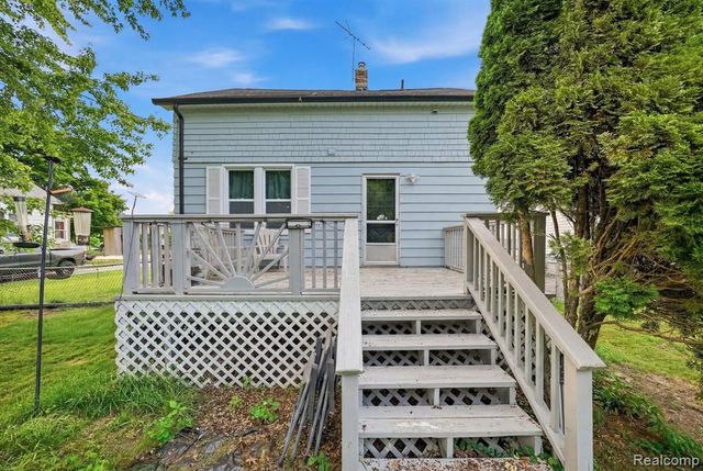 21902 Ridgeway Street, Saint Clair Shores, MI 48080