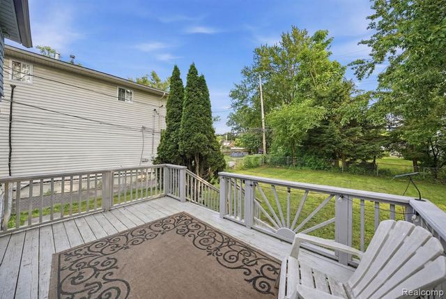 21902 Ridgeway Street, Saint Clair Shores, MI 48080