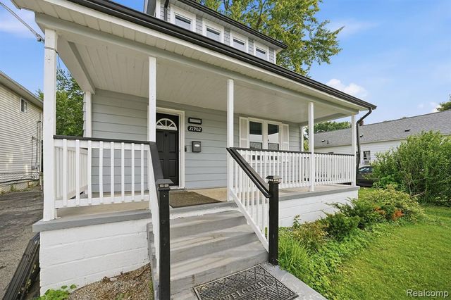 21902 Ridgeway Street, Saint Clair Shores, MI 48080