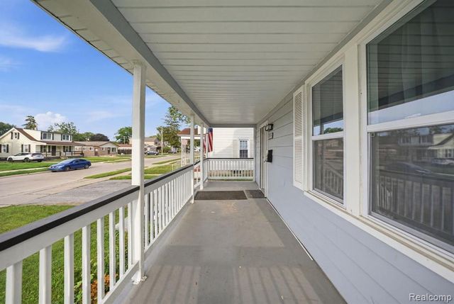 21902 Ridgeway Street, Saint Clair Shores, MI 48080