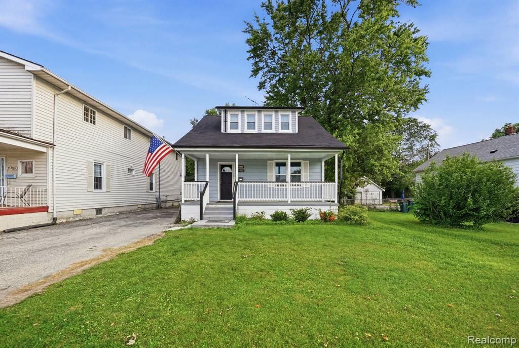 21902 Ridgeway Street, Saint Clair Shores, MI 48080