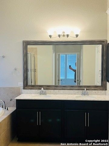 8221 DUBLIN FRST, San Antonio, TX 78253