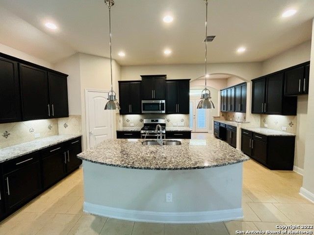 8221 DUBLIN FRST, San Antonio, TX 78253