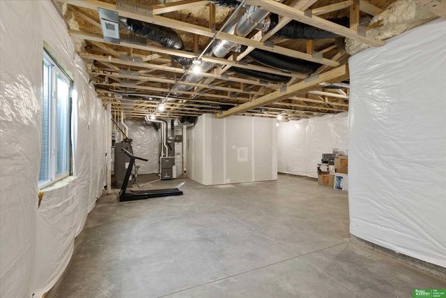 17605 Potter Street, Bennington, NE 68007