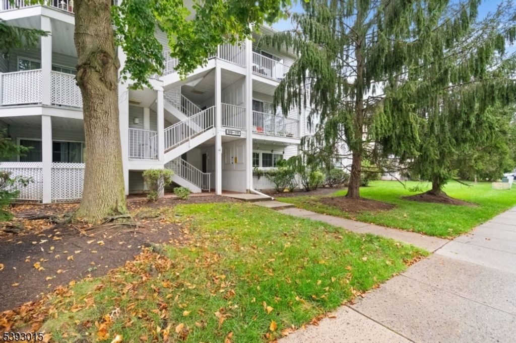 107 Rachel Ct, Franklin Twp., NJ 08823