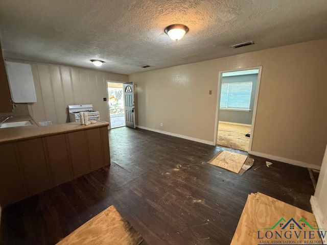 706 Budd Pl, Longview, TX 75602
