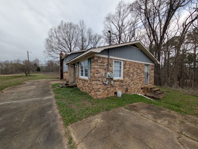 2497 Steam Mill Ferry Rd, Jackson, TN 38301