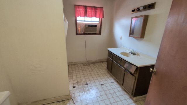 2497 Steam Mill Ferry Rd, Jackson, TN 38301