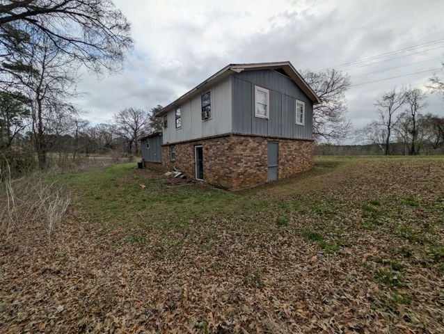 2497 Steam Mill Ferry Rd, Jackson, TN 38301