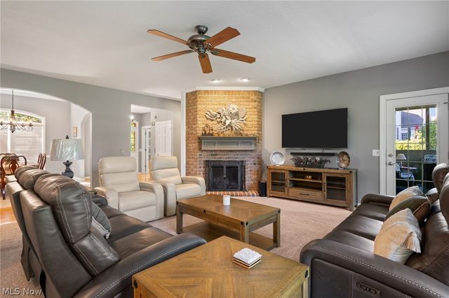 8612 Mackenzie Avenue NW, North Canton, OH 44720