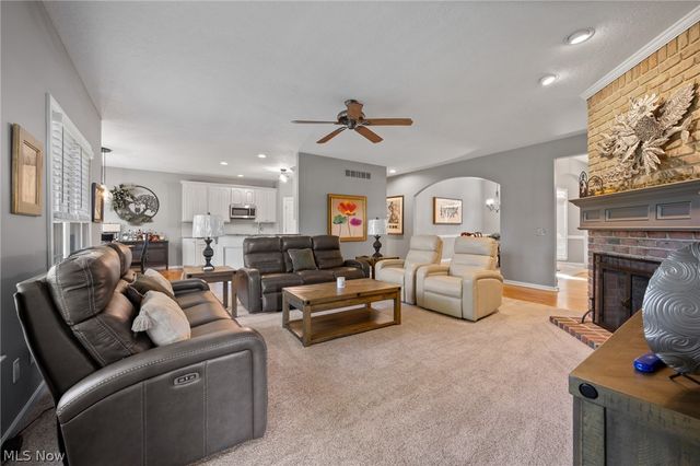 8612 Mackenzie Avenue NW, North Canton, OH 44720