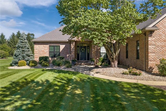 8612 Mackenzie Avenue NW, North Canton, OH 44720