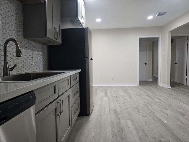 10518 Royal Oaks Drive, Houston, TX 77016