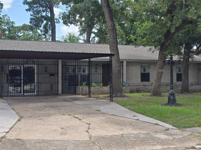 10518 Royal Oaks Drive, Houston, TX 77016