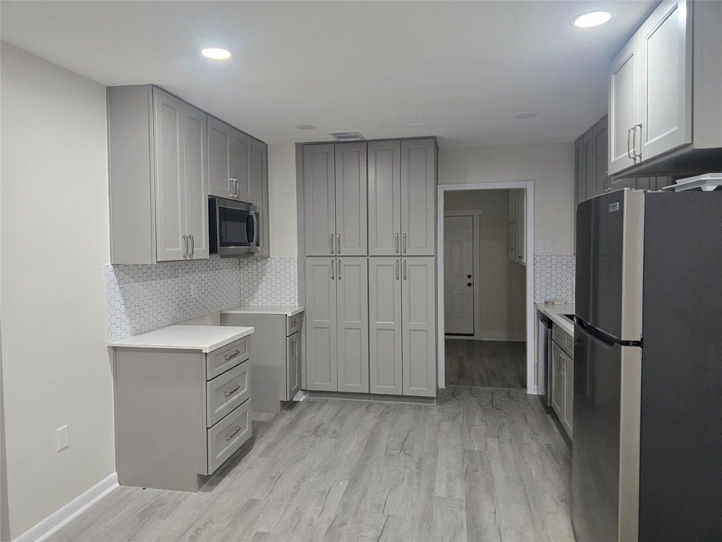 10518 Royal Oaks Drive, Houston, TX 77016