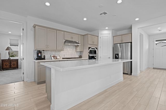 17616 W MIDDLEBURY Street, Surprise, AZ 85388
