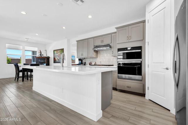 17616 W MIDDLEBURY Street, Surprise, AZ 85388