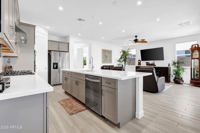 17616 W MIDDLEBURY Street, Surprise, AZ 85388