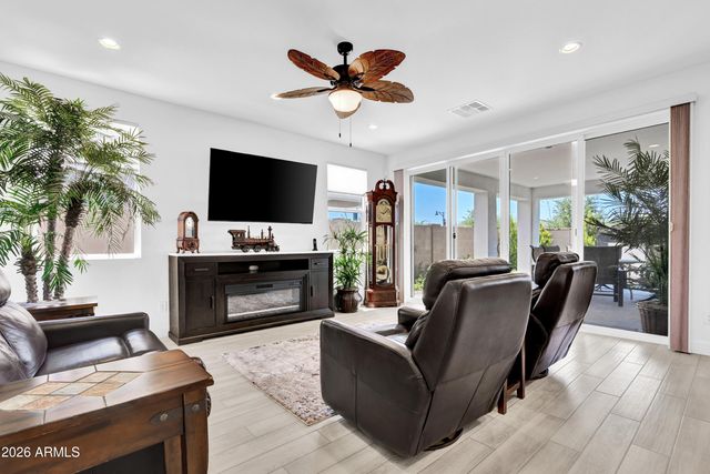 17616 W MIDDLEBURY Street, Surprise, AZ 85388
