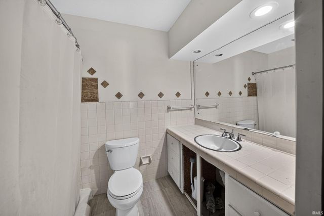 1915 Churchill Drive, South Bend, IN 46617