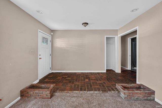 1915 Churchill Drive, South Bend, IN 46617