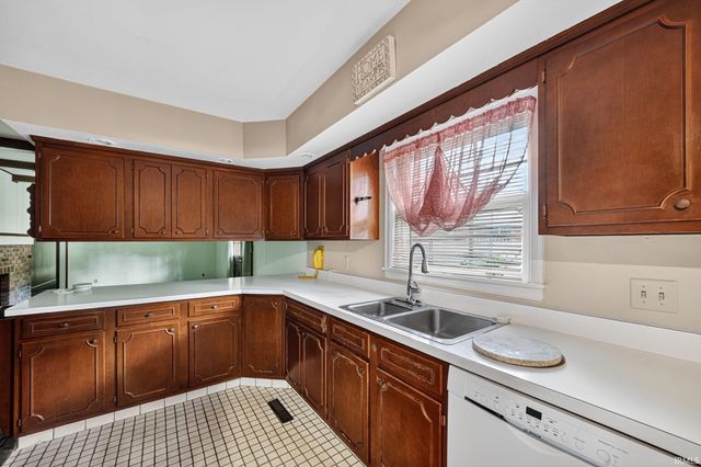 1915 Churchill Drive, South Bend, IN 46617