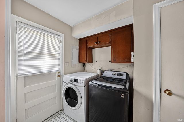 1915 Churchill Drive, South Bend, IN 46617