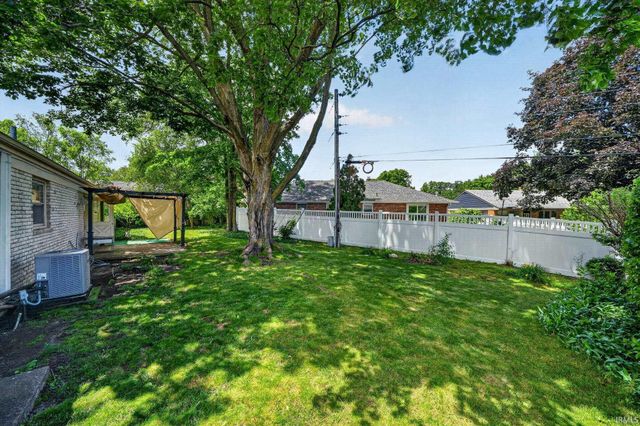 1915 Churchill Drive, South Bend, IN 46617