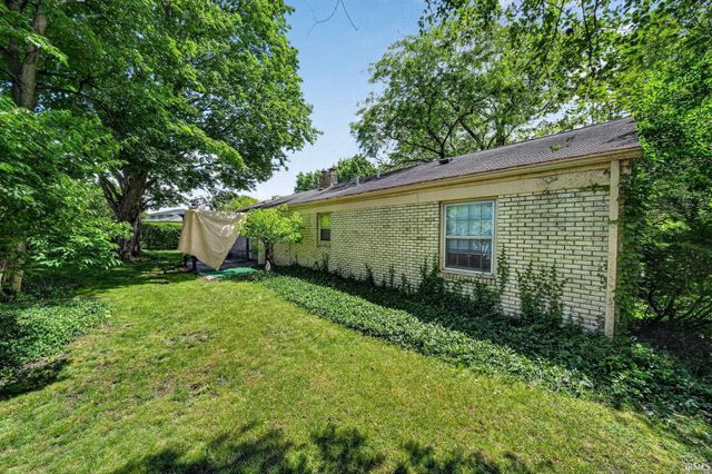 1915 Churchill Drive, South Bend, IN 46617