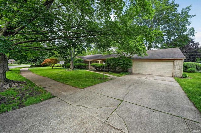 1915 Churchill Drive, South Bend, IN 46617