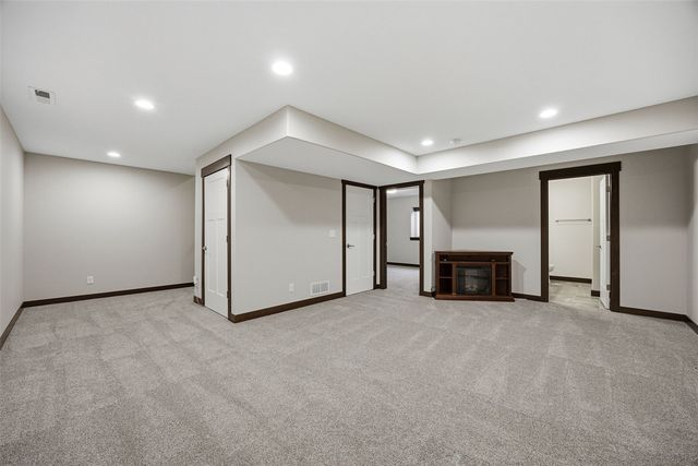 3507 Pioneer Avenue SE, Cedar Rapids, IA 52403