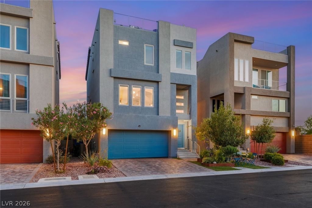 8111 Haywood Estate Avenue, Las Vegas, NV 89113 — exterior