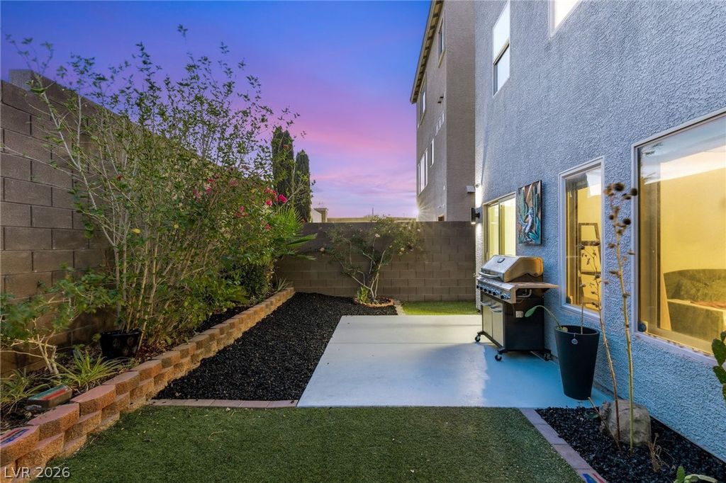 8111 Haywood Estate Avenue, Las Vegas, NV 89113 — photo 3