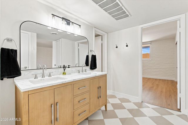 3737 E TURNEY Avenue 226, Phoenix, AZ 85018