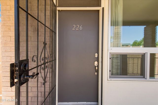 3737 E TURNEY Avenue 226, Phoenix, AZ 85018