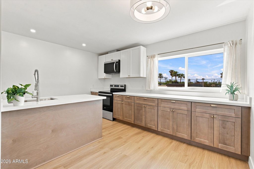 3737 E TURNEY Avenue 226, Phoenix, AZ 85018