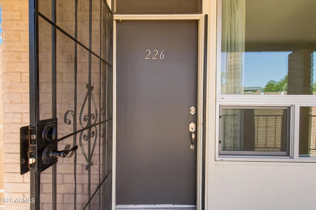 3737 E TURNEY Avenue 226, Phoenix, AZ 85018 — photo 2