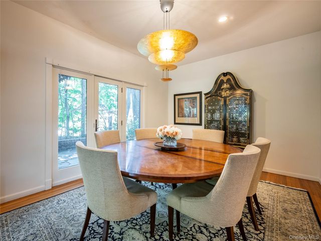 3 West Drive, Manhasset, NY 11030