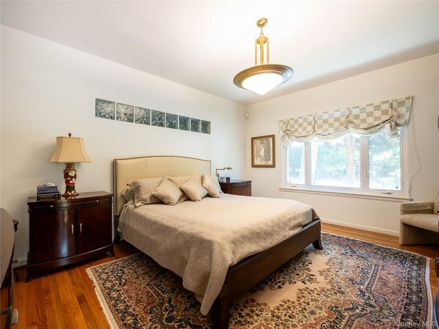 3 West Drive, Manhasset, NY 11030