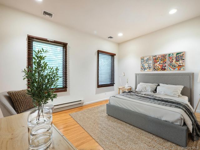 3 West Drive, Manhasset, NY 11030