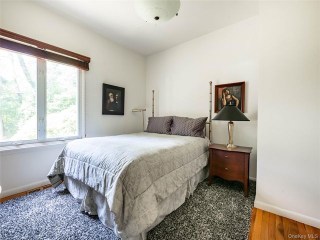 3 West Drive, Manhasset, NY 11030