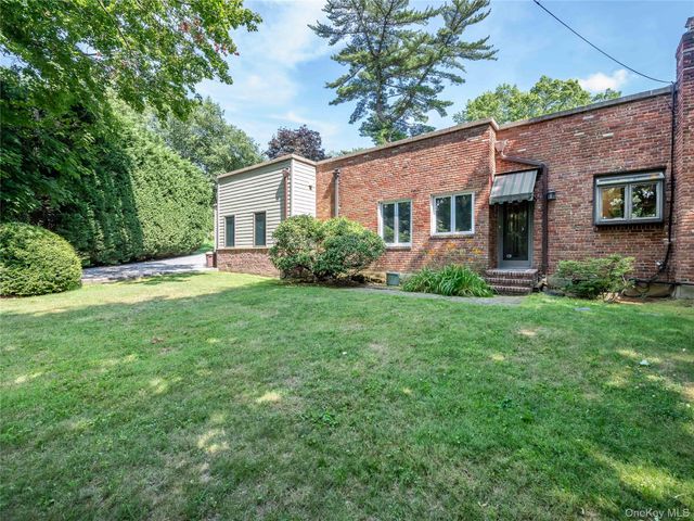 3 West Drive, Manhasset, NY 11030