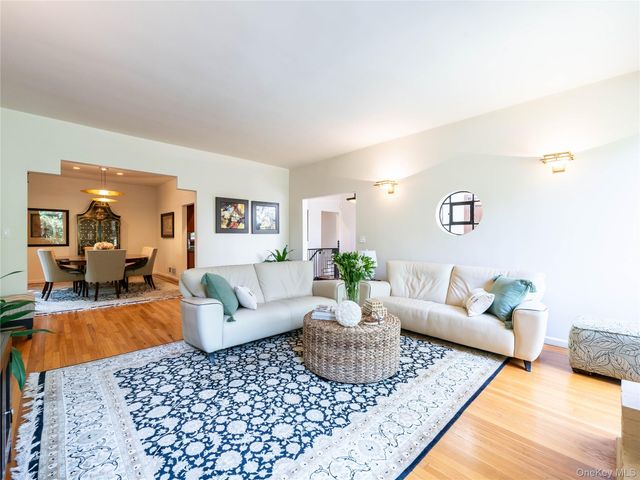 3 West Drive, Manhasset, NY 11030