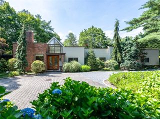 3 West Drive, Manhasset, NY 11030
